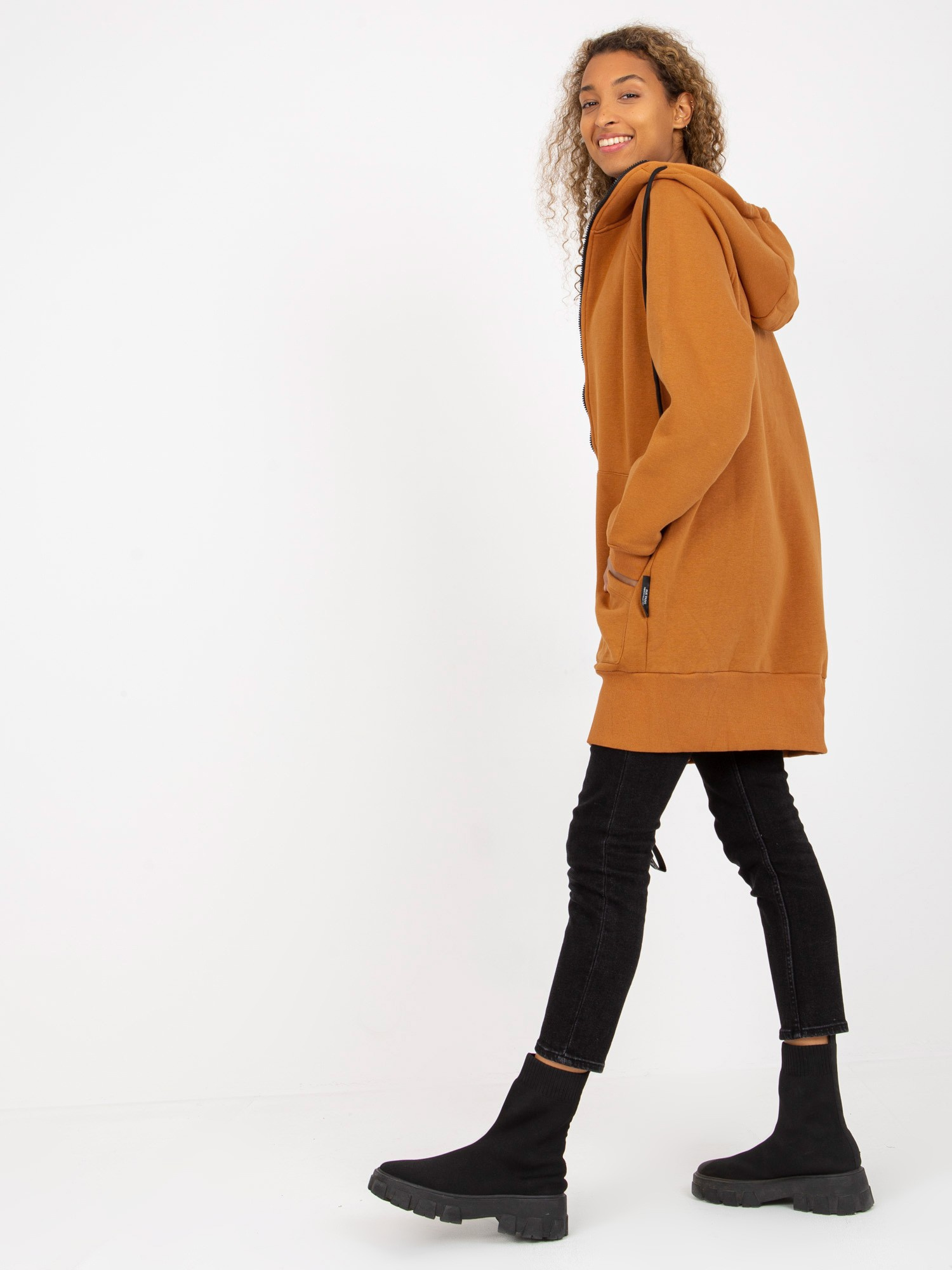 Jasnobrązowa rozpinana bluza basic z kieszeniami RUE PARIS