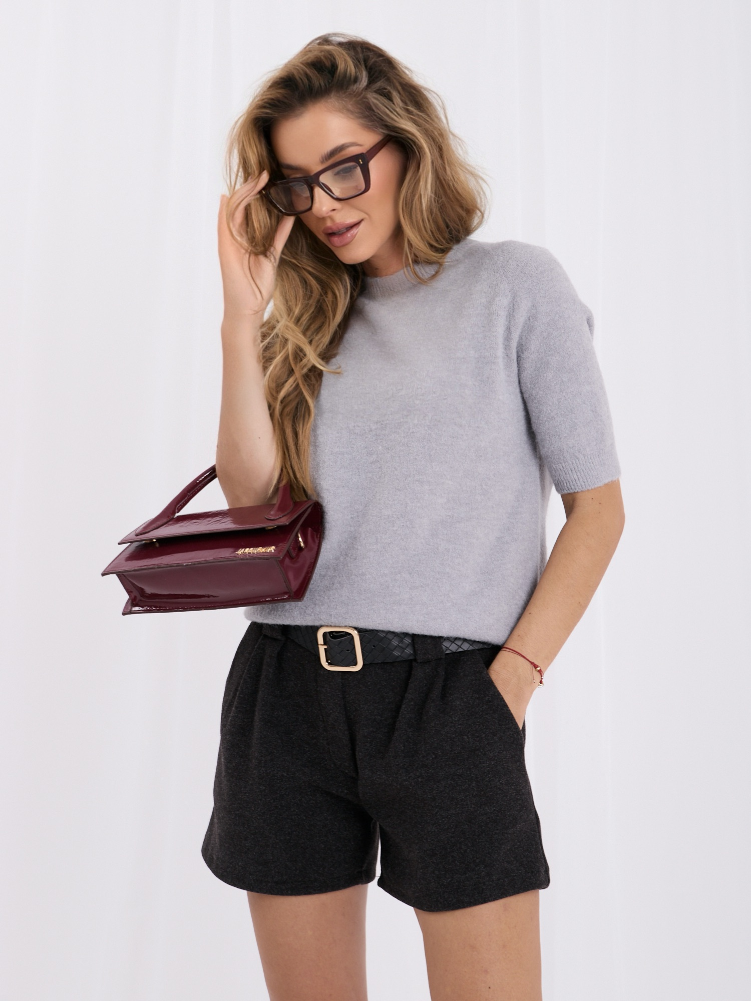 Hellegraue Damen Basic Kurzarmpullover.