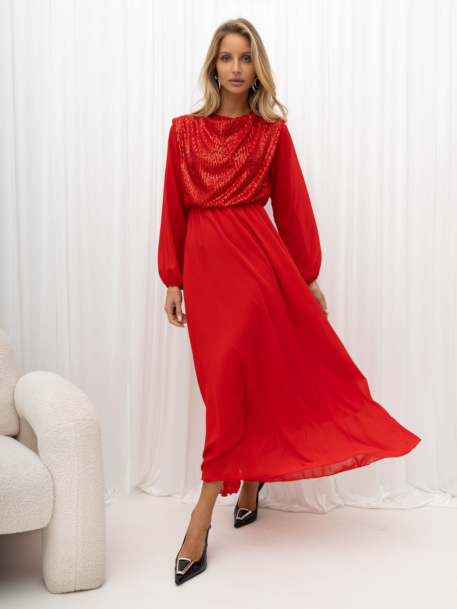 RUE PARIS Raudona vakarienė suknelė su laisvu iškirpimu.