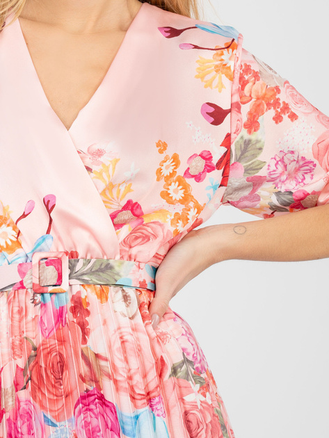 Jasnoróżowa satynowa sukienka w kwiaty