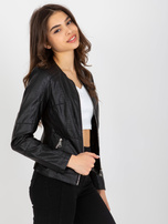 Hurtownia Czarna damska kurtka z ekoskóry z tłoczonym wzorem