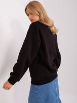 Hurt Czarna dresowa bluza bez kaptura z napisem 