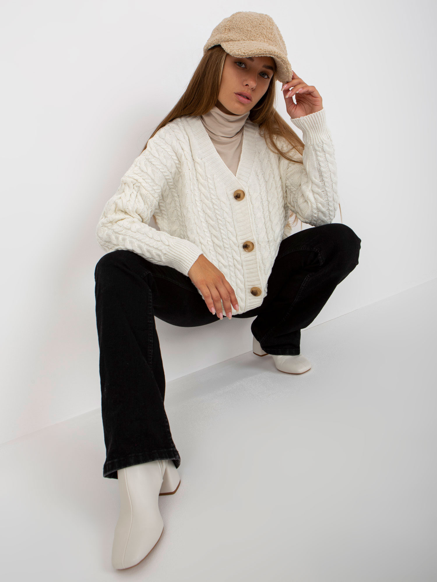 Ecru damski sweter rozpinany z guzikami RUE PARIS