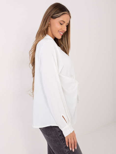 Biała damska koszula z ozdobnymi guzikami
