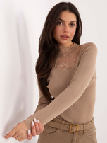 Beżowy elegancki sweter z golfem