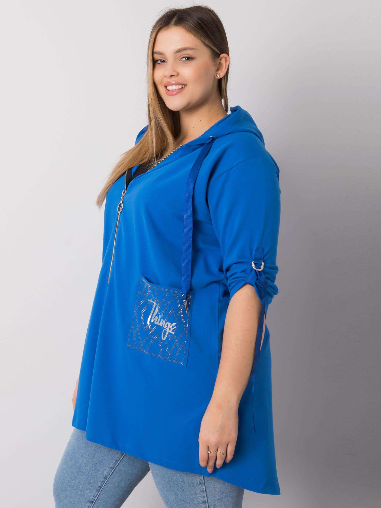 Dunkelgrüner Plus-Size-Pullover mit Adele-Applikation.