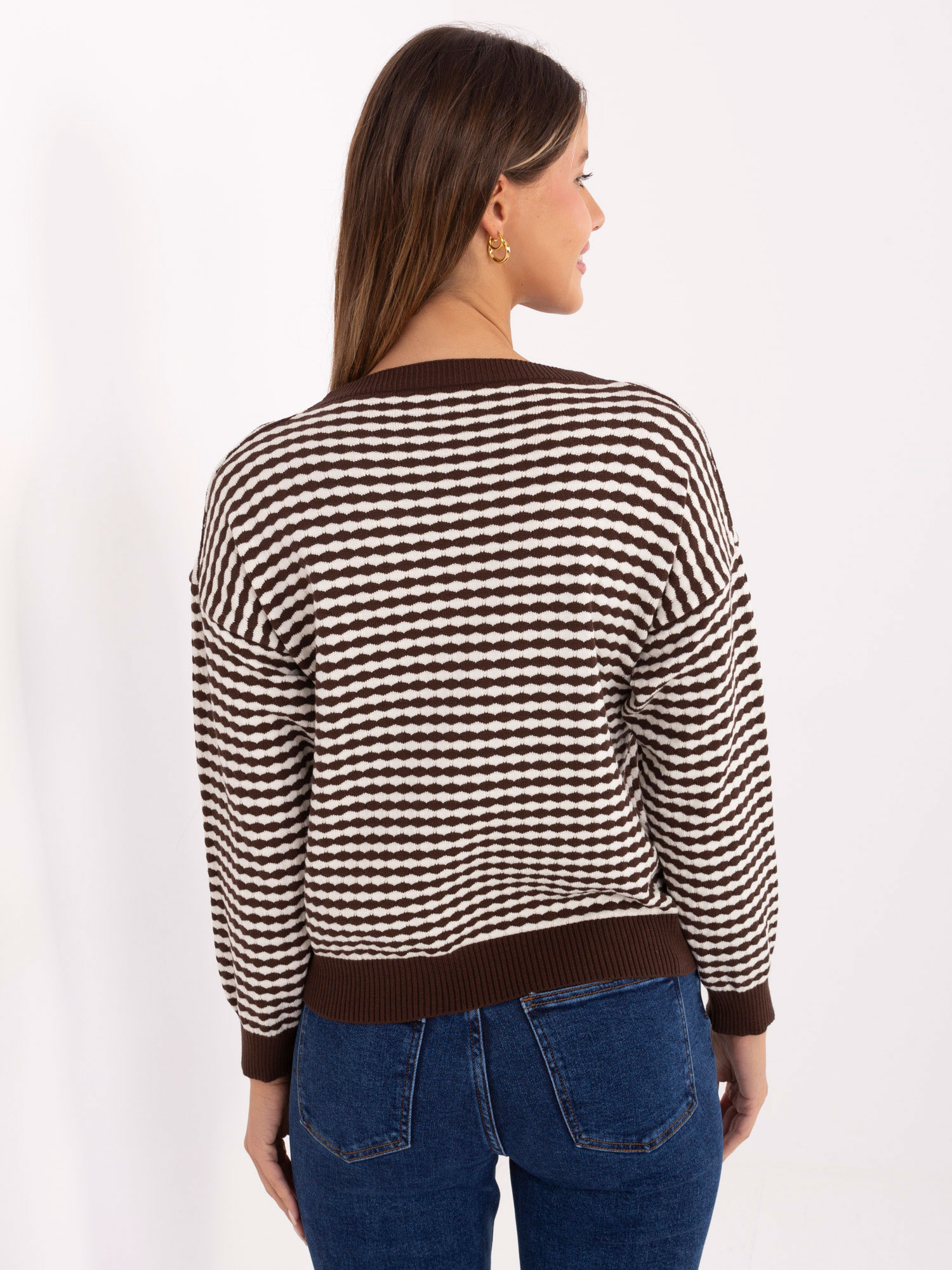 Brown women's sweater with a blend of viscose.