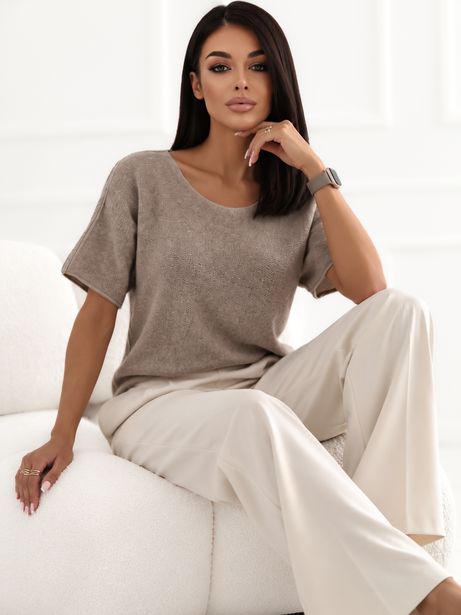 Fango beidseitiger Basic-Pullover mit kurzen Ärmeln.