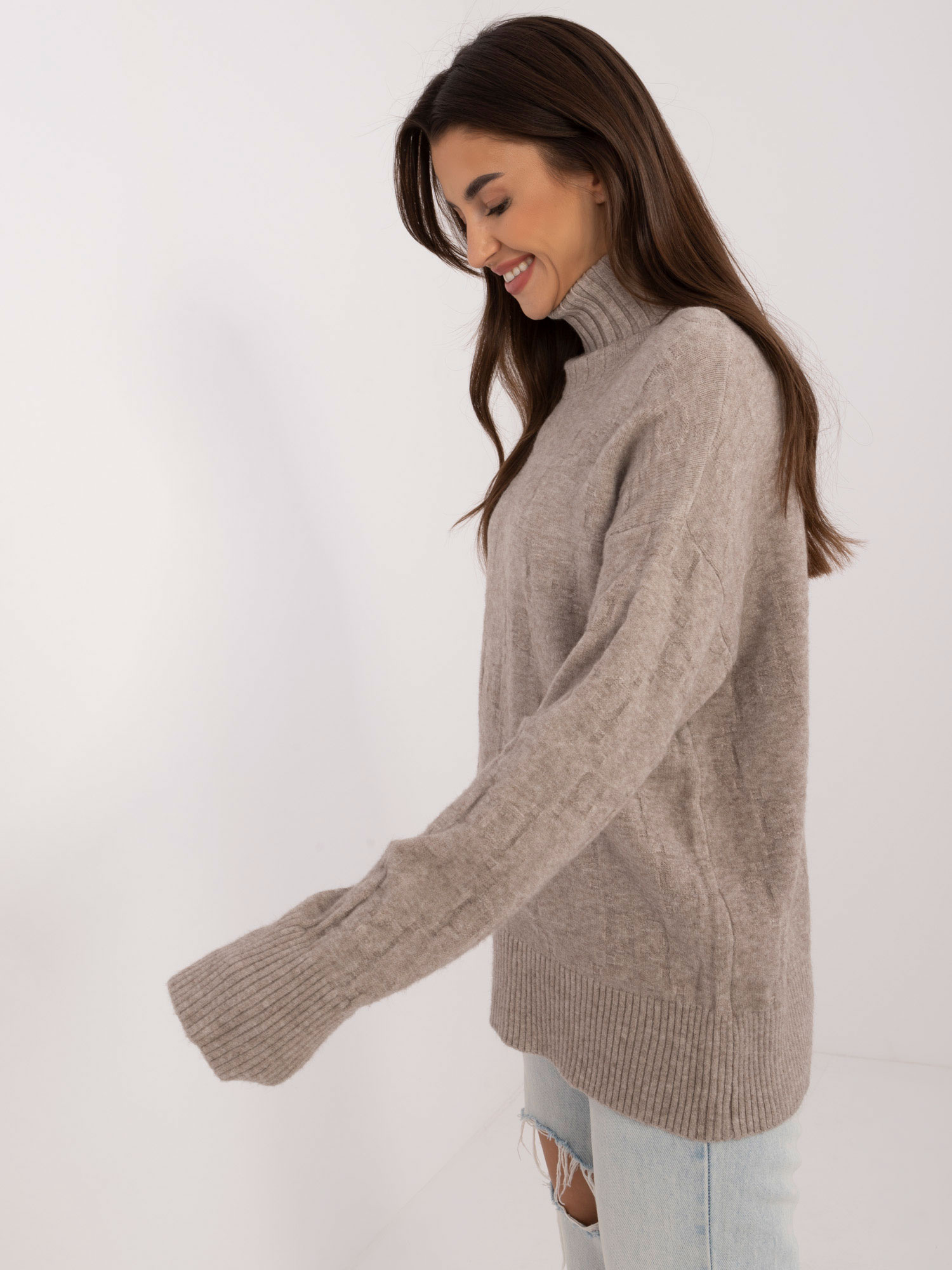 Sweter ciemny bezowy