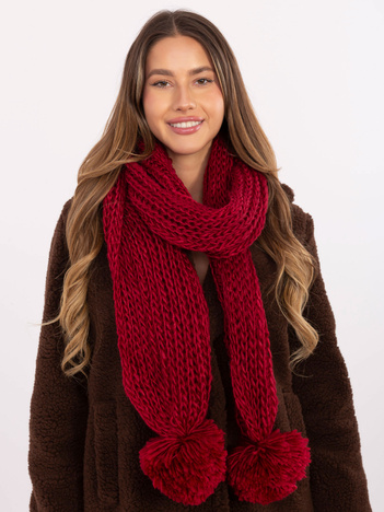 Czerwony długi szal damski