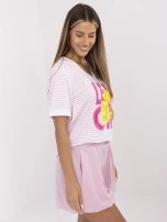 Rosa-weiße Bluse mit Zitronenaufdruck.