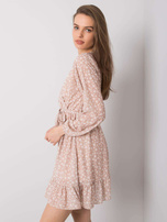 Beżowa sukienka z falbaną Eunika OCH BELLA