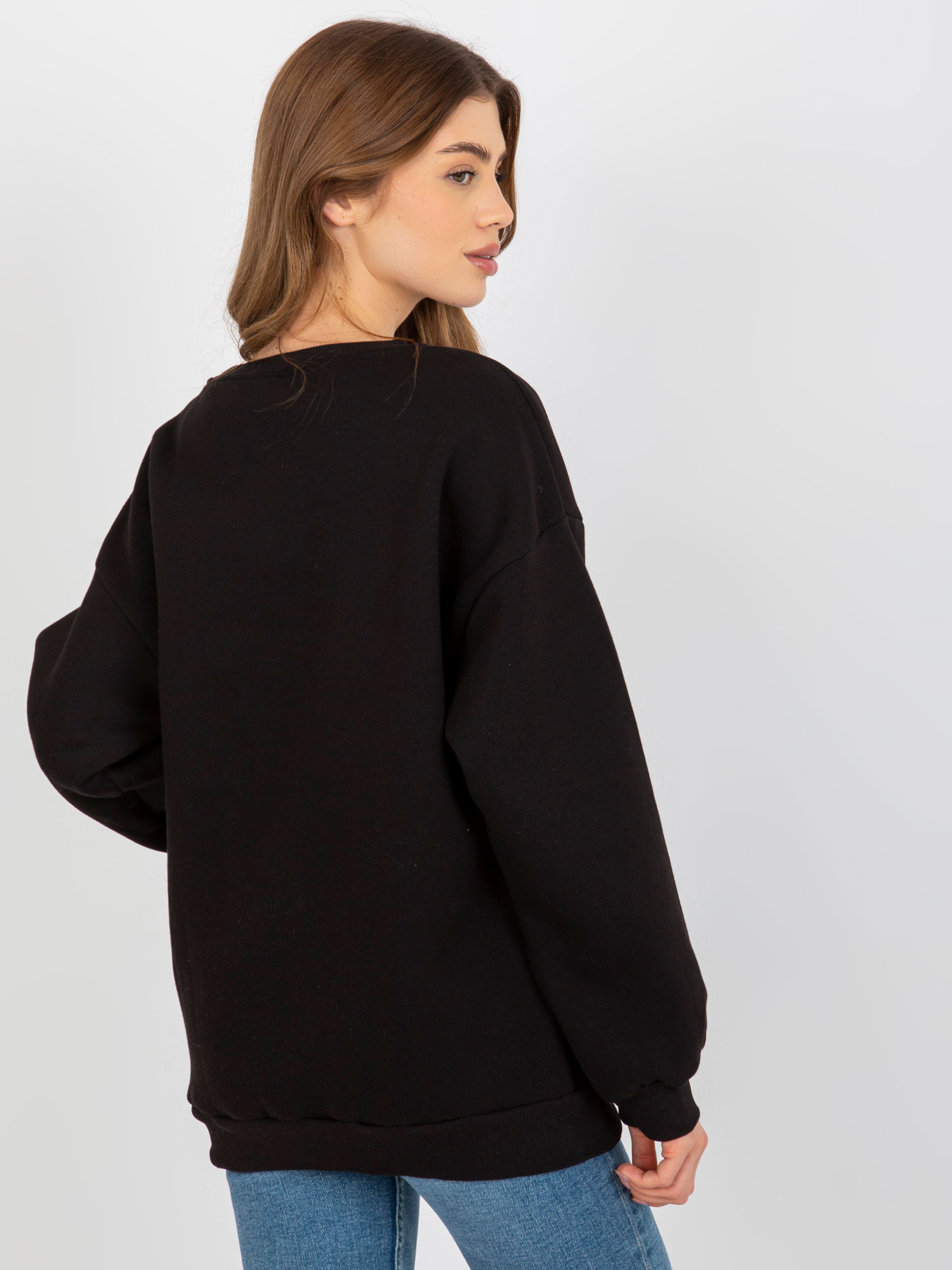 Czarna dresowa bluza bez kaptura o kroju oversize
