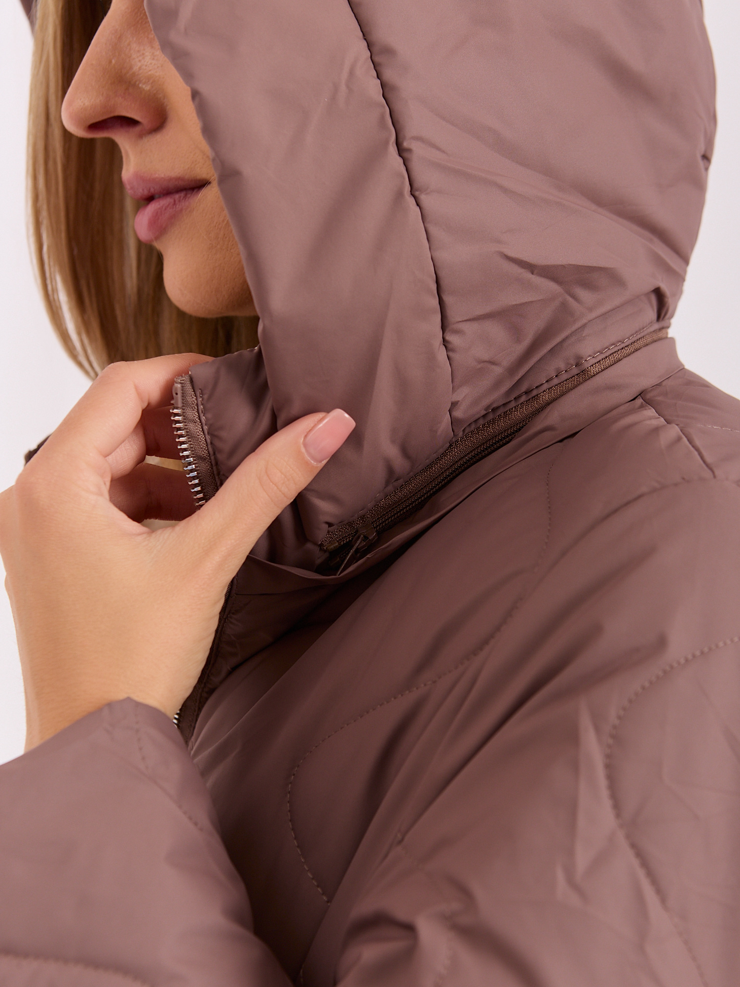 Hurt braune gesteppte Übergangsjacke mit Kapuze.