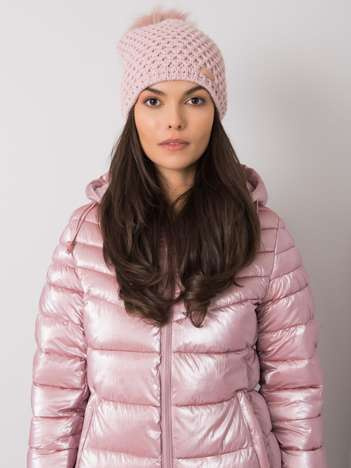 Helle rosa Wintermütze mit Bommel.