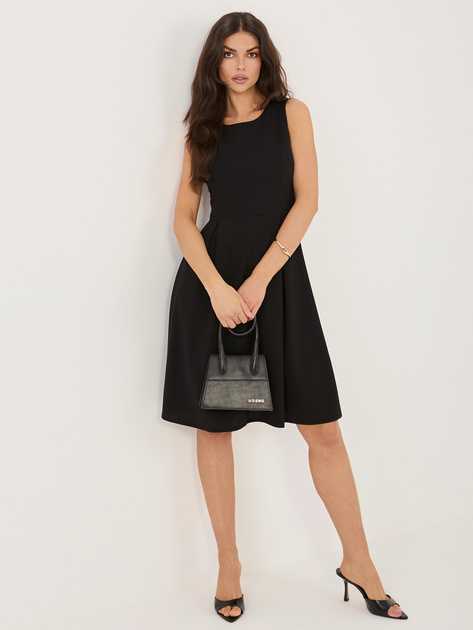 Czarna elegancka sukienka z zakładkami