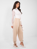 Beżowe dresowe spodnie ze ściągaczami 