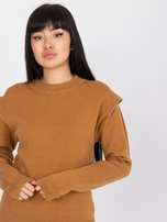 Camelowy damski sweter klasyczny z wiskozą