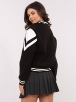 Hurt Czarna damska kurtka bomberka z naszywką