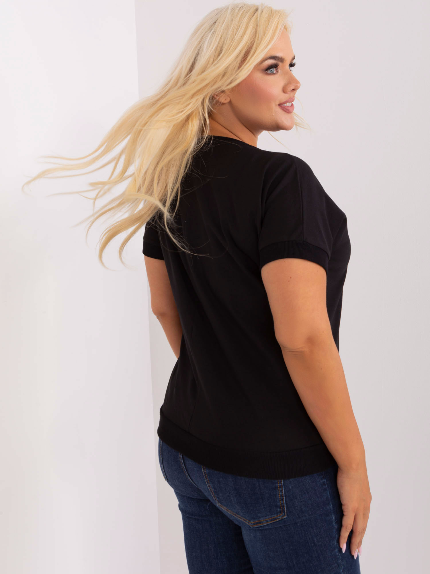 Hurt Czarna bluzka plus size z okrągłym dekoltem  