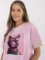 Różowa bluzka oversize ze złotymi wstawkami