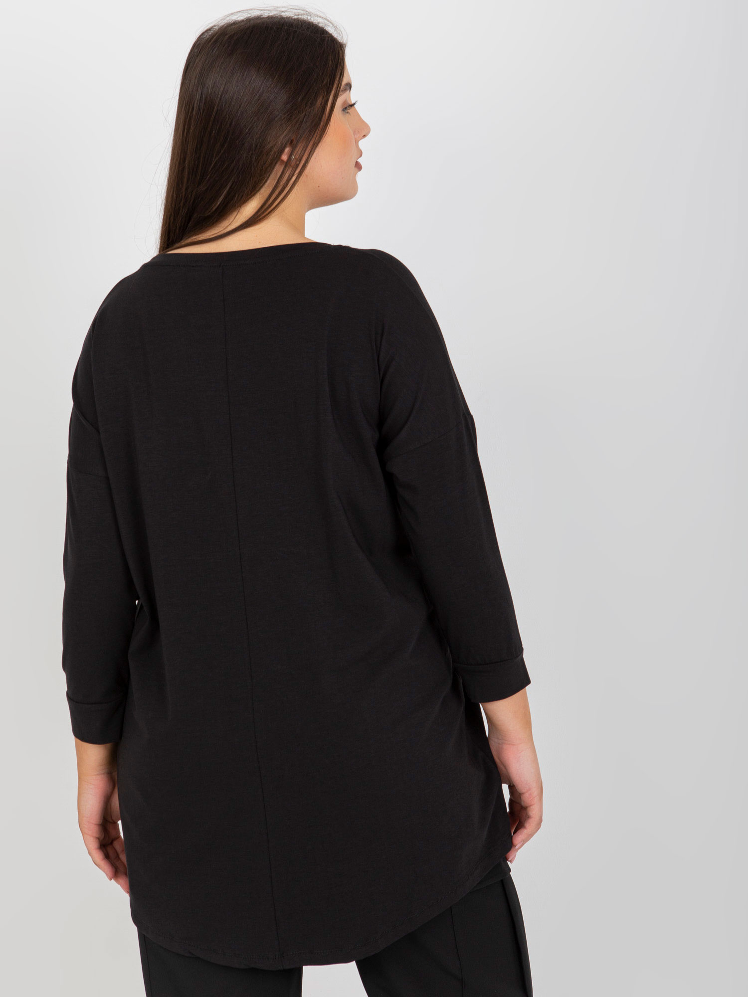 Czarna damska bluzka plus size z okrągłym dekoltem