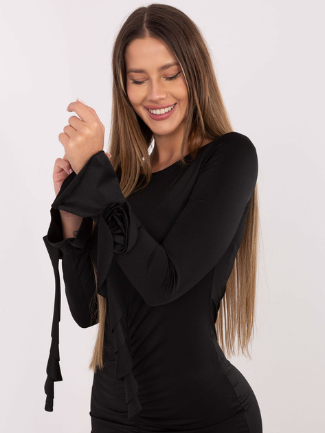 Czarna mini sukienka z ozdobnymi różami