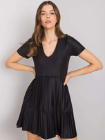 Czarna sukienka plisowana Yazmin RUE PARIS