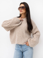 Beżowy sweter oversize z bufiastymi rękawami