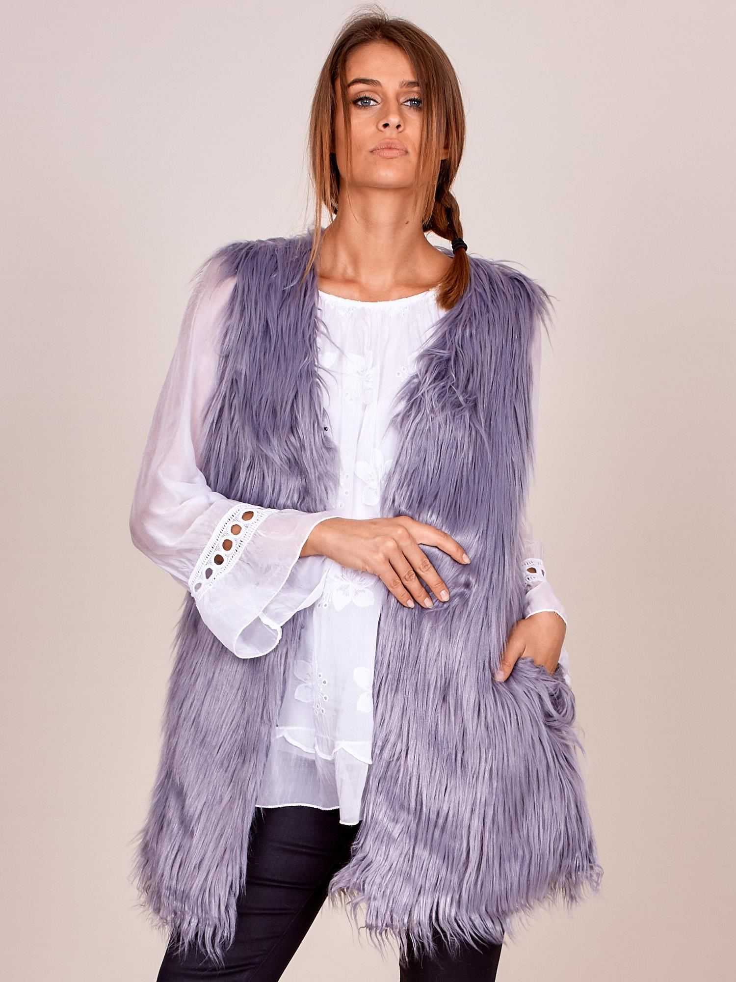 Szara kamizelka damska z dłuższym włosem