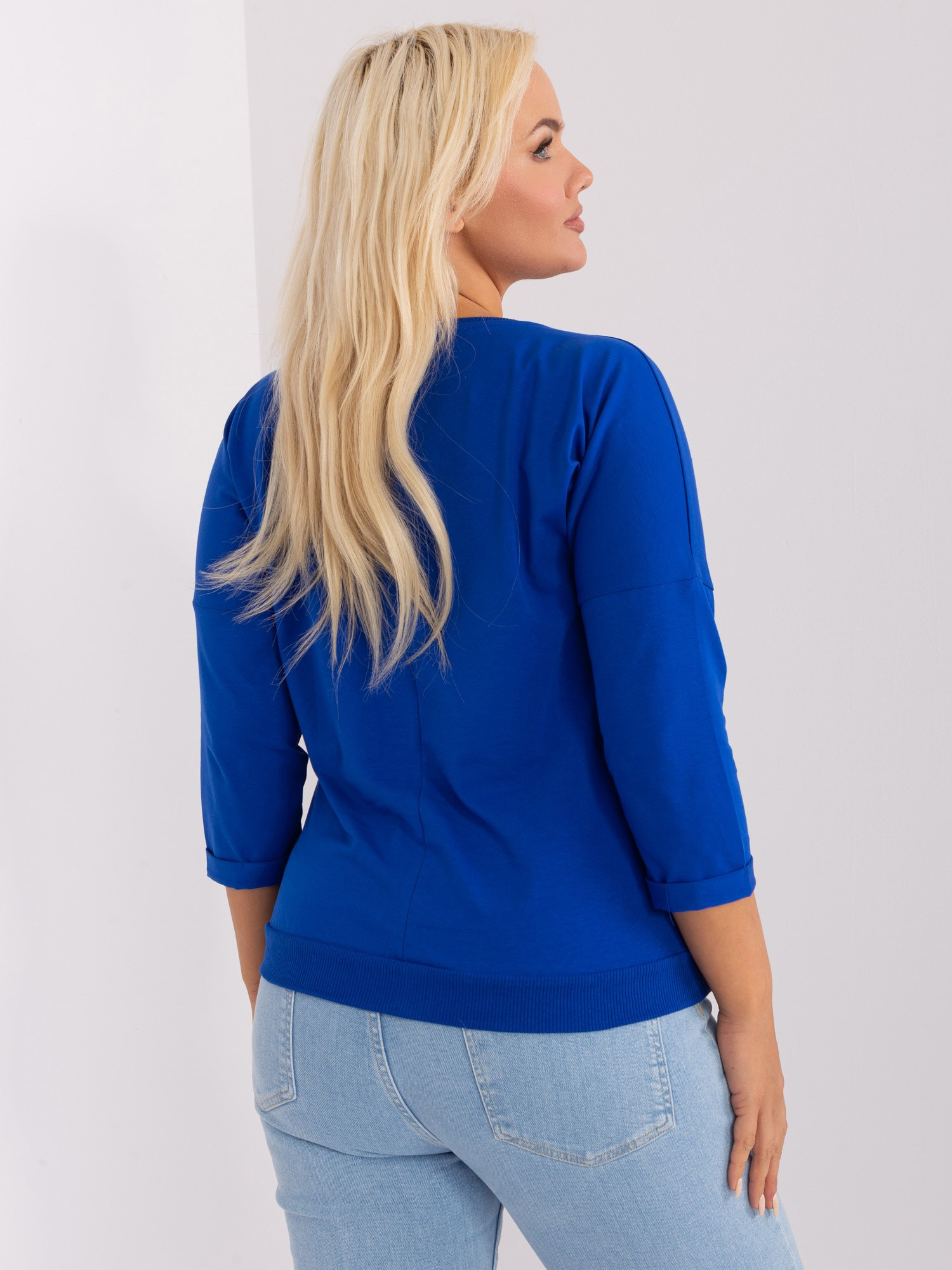 Kobaltowa damska bluzka plus size z rękawem 3/4