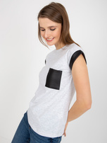 Hurt Jasnoszary melanżowy bawełniany t-shirt z kieszenią 