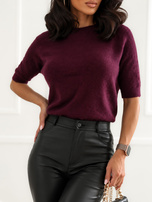Dunkellila Basic-Pullover mit kurzen Ärmeln.