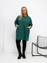 Tmavě zelená blůza plus size s kapsami.