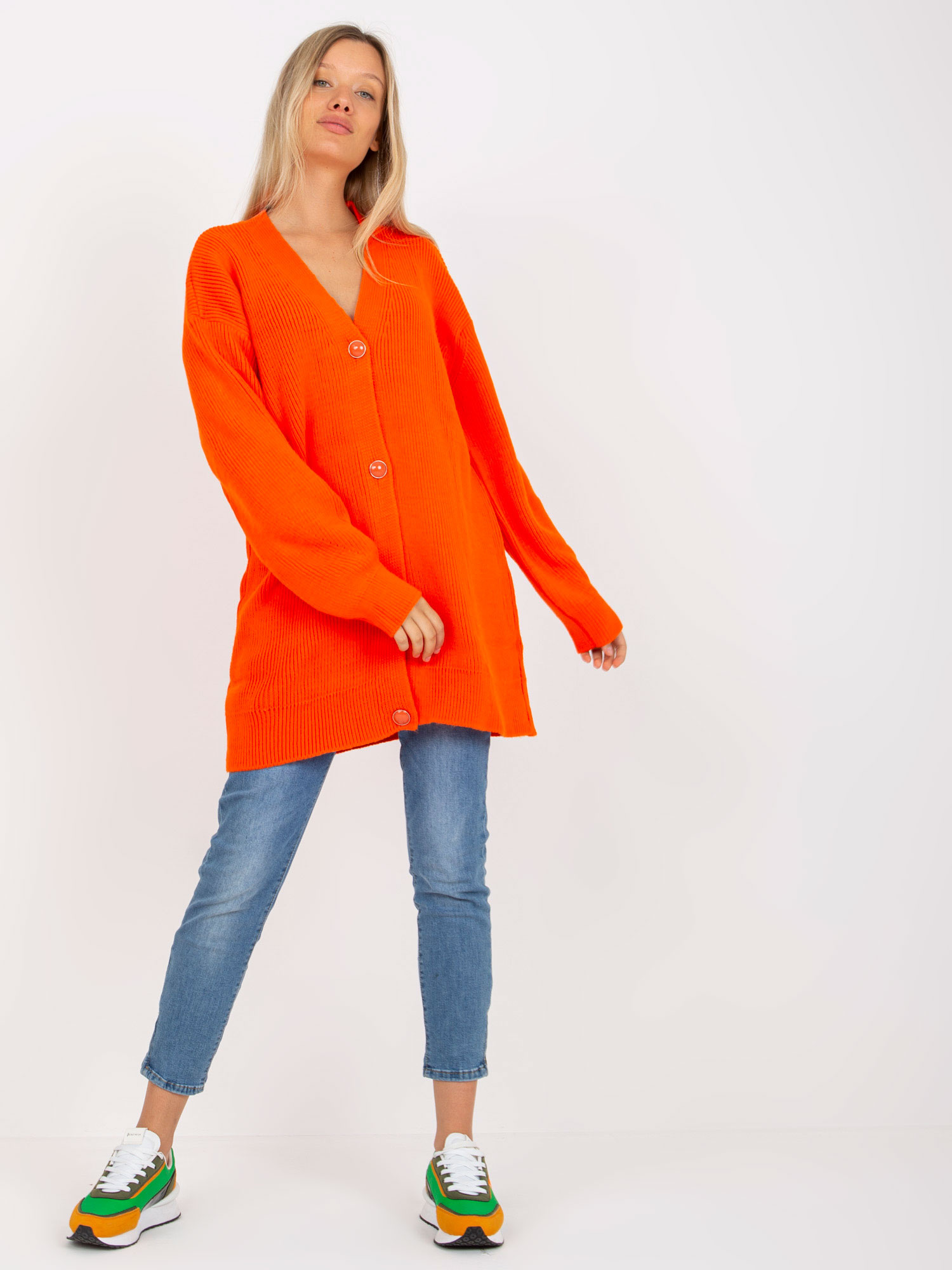 Pomarańczowy sweter rozpinany z ozdobnymi guzikami RUE PARIS