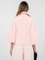 Pastelowy różowy przejściowy płaszcz z piankowego materiału