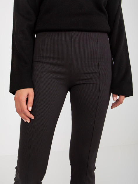 Hurtownia Czarne prążkowane legginsy z rozcięciami
