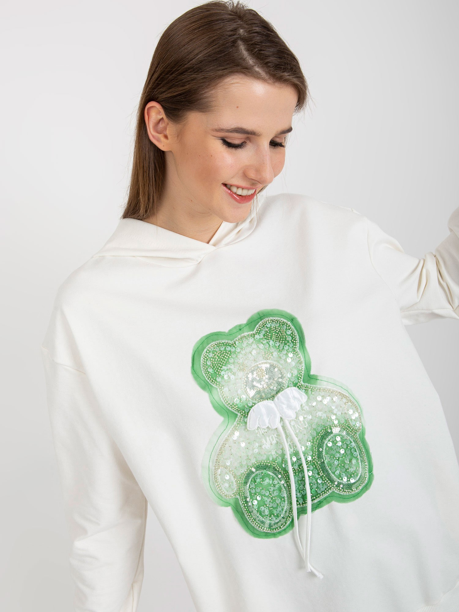 Hurt Ecru oversize bluza z kapturem z misiem i aplikacją 