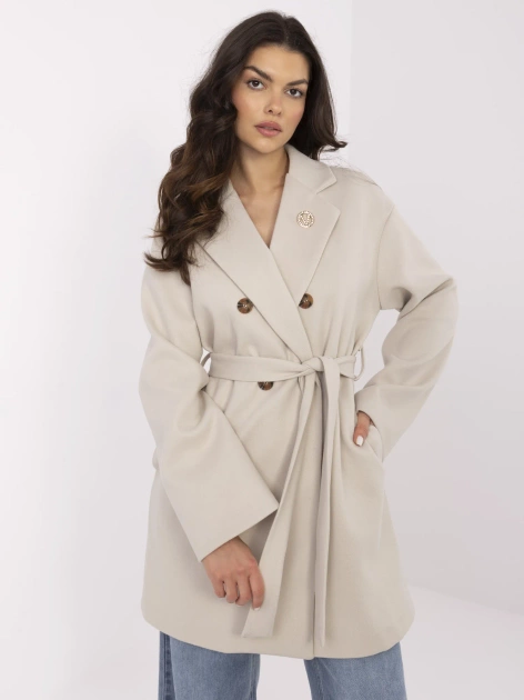 Jasnobeżowy dwurzędowy płaszcz damski z paskiem OCH BELLA
