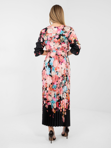 Czarna satynowa sukienka z paskiem