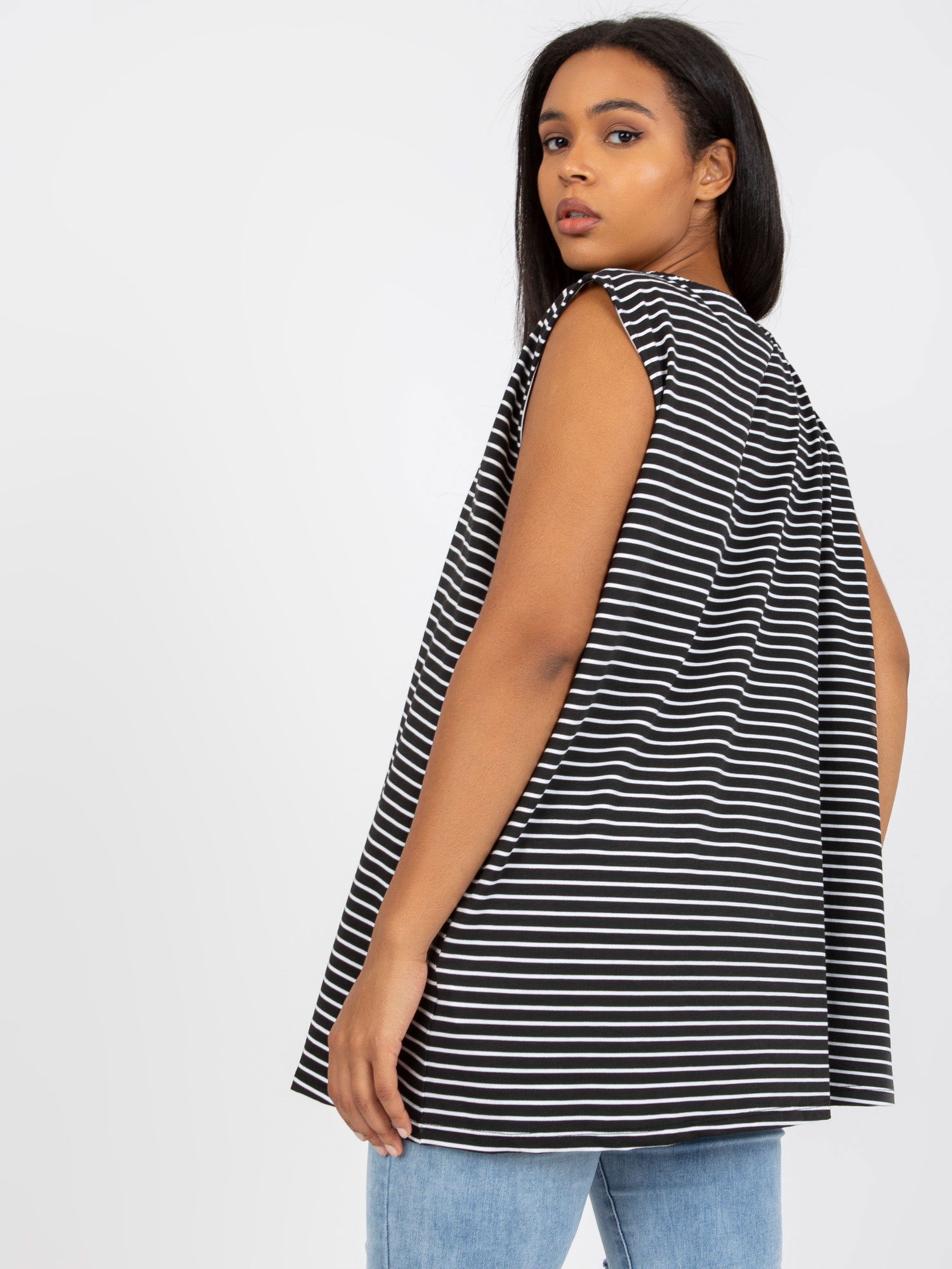 Czarno-biały luźny top plus size