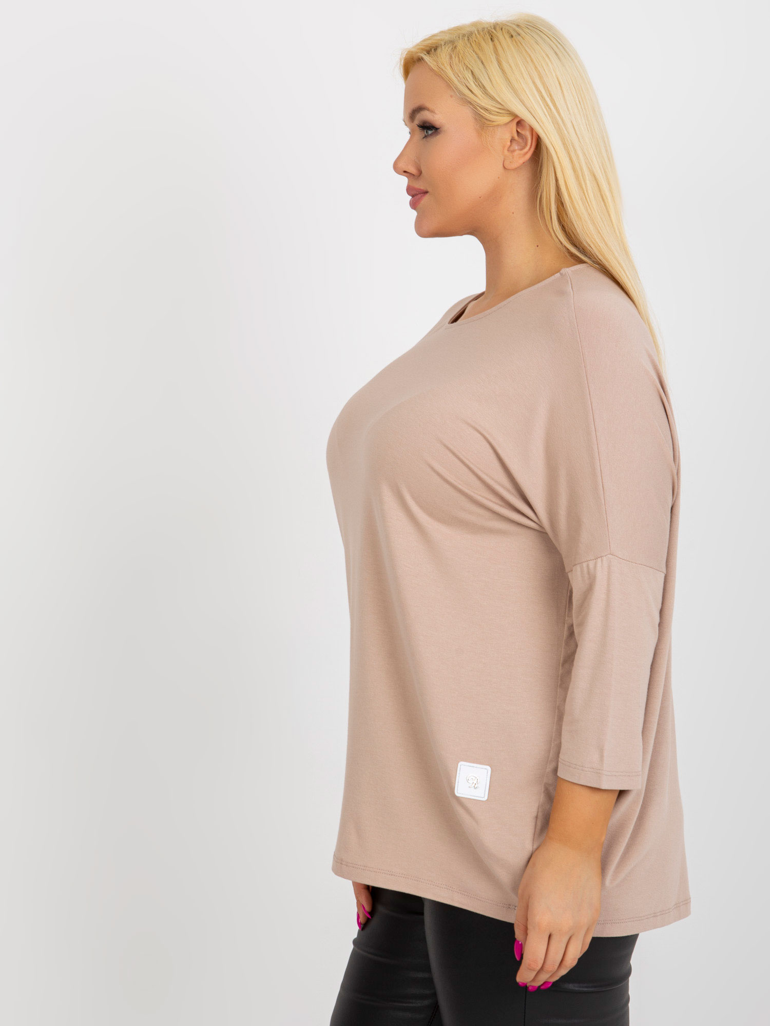 Beżowa bluzka plus size basic z rękawem 3/4