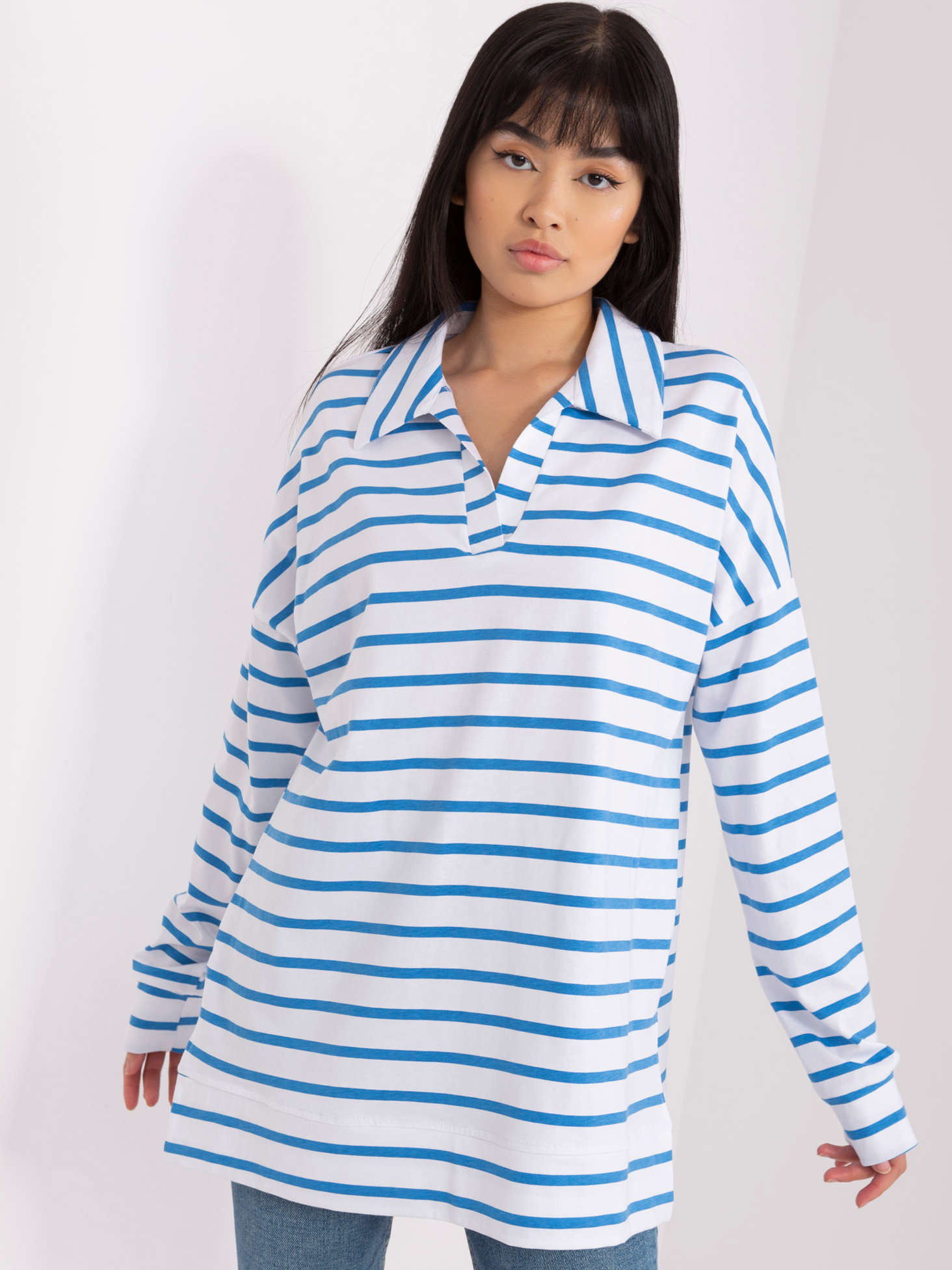 Biało-niebieska bluzka oversize w paski