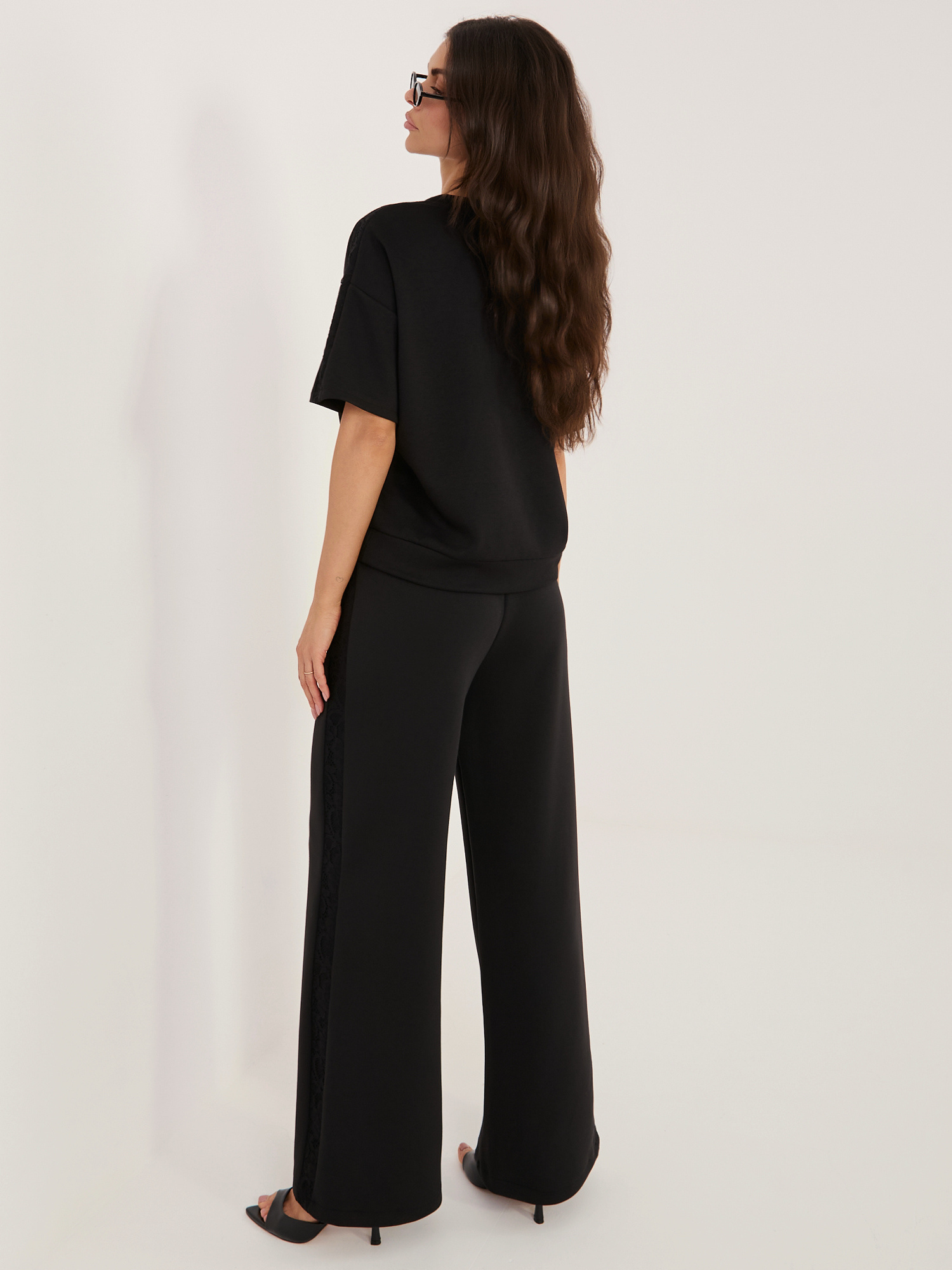 Czarne dresowe spodnie wide leg od kompletu