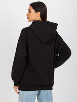 Hurtownia Czarna damska bluza z kapturem z literą M  