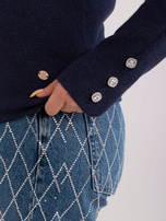 Hurt Granatowy sweter plus size z ozdobnymi guzikami
