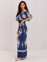 Dunkelblaues Sommer-Set mit Off-Shoulder-Bluse.