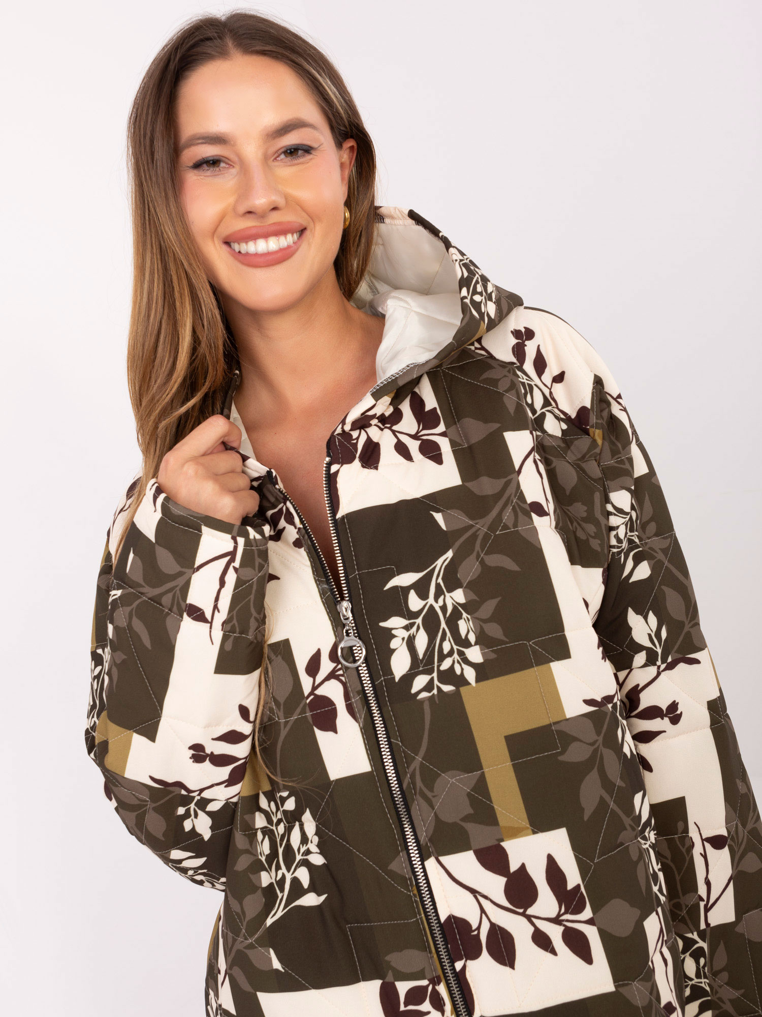 Khaki dámská oversize bunda s kapsami.