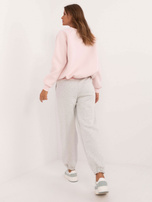 Hurt Jasnoróżowy dresowy komplet oversize z naszywką