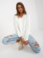 Hurtownia Ecru sweter klasyczny z dekoltem V RUE PARIS 